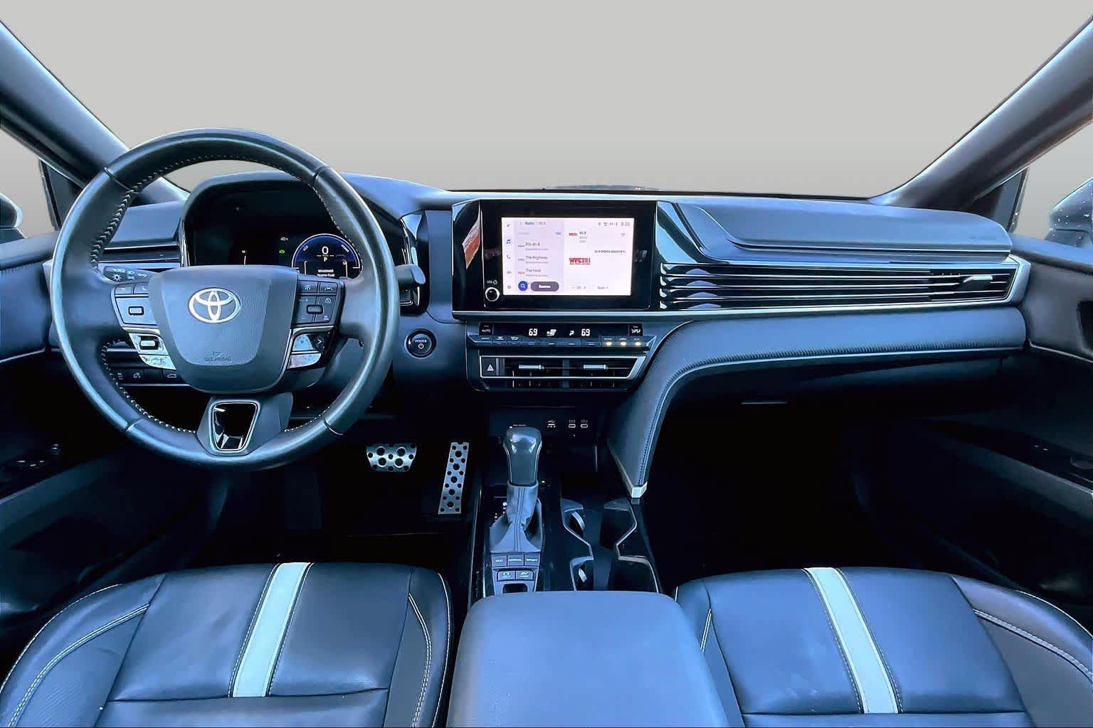 Used 2025 Toyota Camry SE FWD image 16