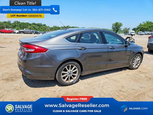 Used 2017 Ford Fusion SE w/ Fusion SE Technology Package FWD image 4
