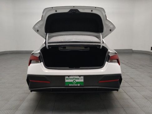 Used 2025 Hyundai Elantra SE FWD image 29