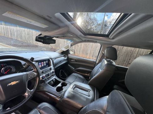 Used 2016 Chevrolet Suburban LT image 12