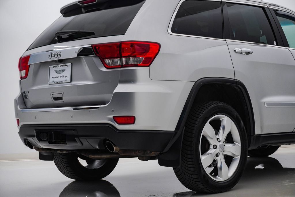 Used 2011 Jeep Grand Cherokee Overland AWD/4WD image 12