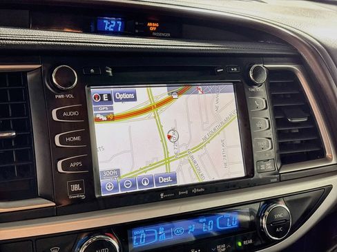 Used 2019 Toyota Highlander Limited AWD/4WD image 16