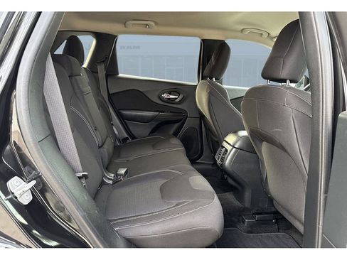 Used 2015 Jeep Cherokee Latitude image 21