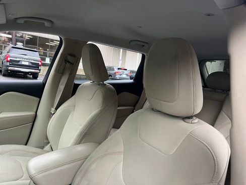 Used 2019 Jeep Cherokee Latitude w/ Popular Appearance Group image 13