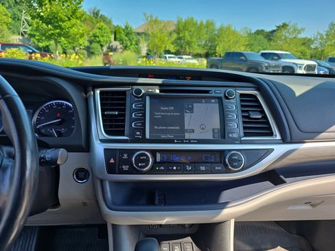 Used 2018 Toyota Highlander Limited Platinum AWD/4WD image 23