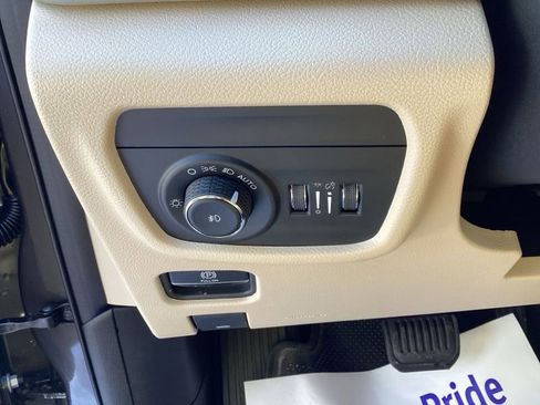 New 2025 Jeep Grand Cherokee L Limited w/ Black Appearance Package AWD/4WD image 31