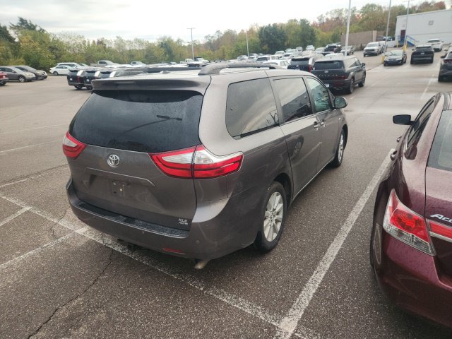 Used 2017 Toyota Sienna XLE AWD/4WD image 6