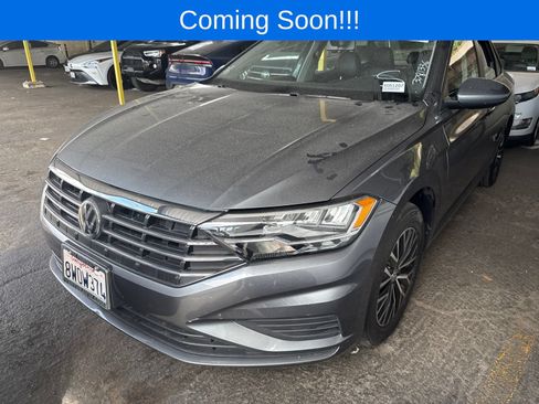 Used 2021 Volkswagen Jetta SE w/ SE Cold Weather Package FWD image 1