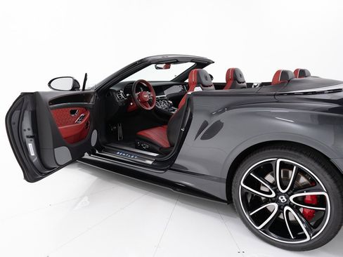 Used 2023 Bentley Continental GT Azure image 17
