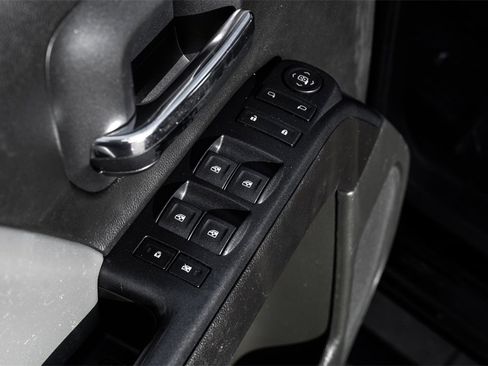 Used 2018 Chevrolet Silverado 1500 Custom w/ Custom Value Package image 39