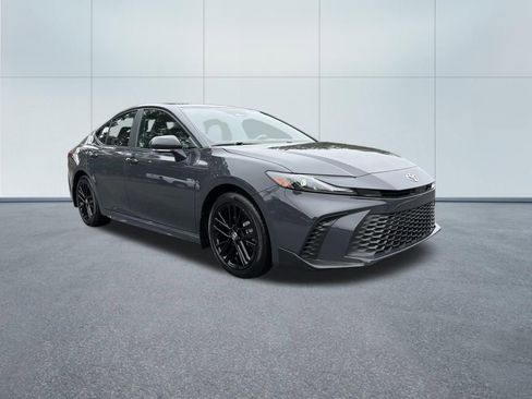 Used 2025 Toyota Camry SE AWD/4WD image 4