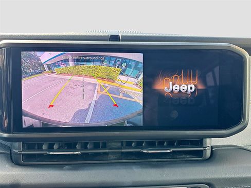 Used 2024 Jeep Wrangler Unlimited Sahara AWD/4WD image 13
