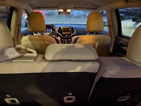 Used 2019 Jeep Cherokee Latitude w/ Popular Appearance Group image 13