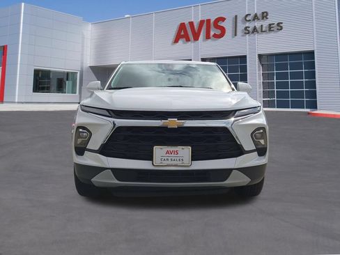 Used 2025 Chevrolet Blazer LT AWD/4WD image 2