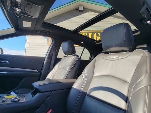 Used 2024 Cadillac XT4 Premium Luxury image 19