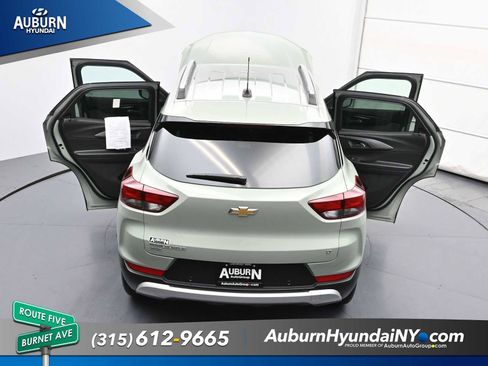 Used 2025 Chevrolet TrailBlazer LT w/ LT Cold Weather Package AWD/4WD image 33