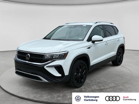 Used 2023 Volkswagen Taos SE w/ Black Wheel Package AWD/4WD image 1