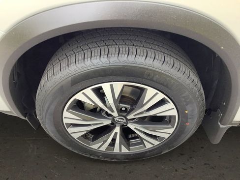 Used 2023 Nissan Rogue SV AWD/4WD image 10