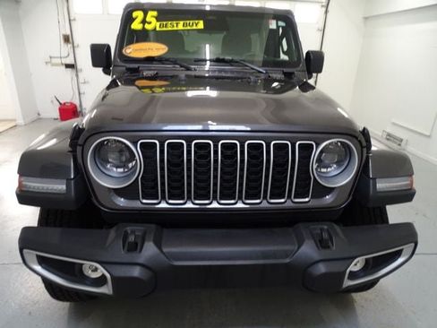 Certified 2025 Jeep Wrangler Unlimited Sahara AWD/4WD image 23