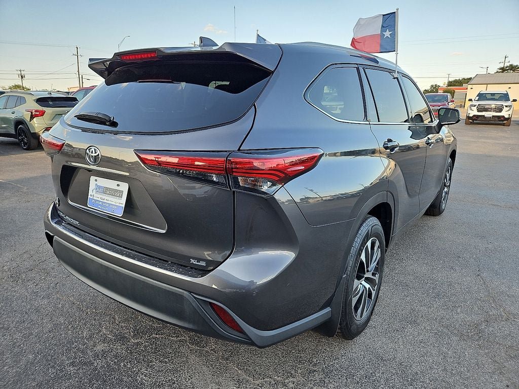 Used 2022 Toyota Highlander XLE FWD image 7