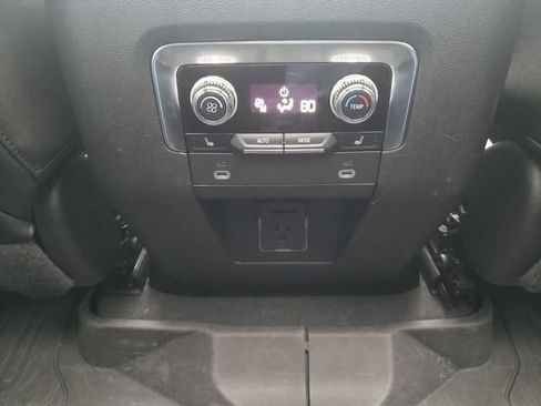 Used 2023 GMC Yukon XL SLT w/ SLT Premium Package image 15