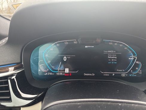 Used 2021 BMW 530e w/ Executive Package image 14