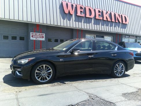 Used 2019 INFINITI Q50 Luxe w/ Essential Package (3.0T Luxe) AWD/4WD image 3