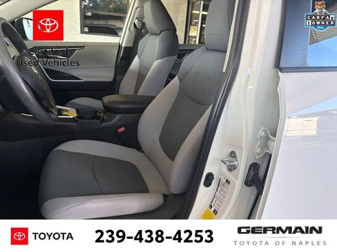 Used 2021 Toyota RAV4 XLE w/ Convenience Package FWD image 10