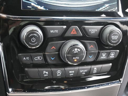 Used 2021 Jeep Grand Cherokee Laredo X image 12