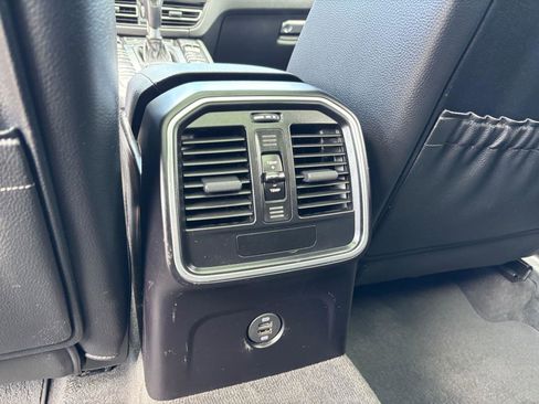 Used 2019 Porsche Macan AWD/4WD image 37