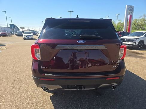 Used 2022 Ford Explorer XLT w/ Equipment Group 202A AWD/4WD image 6