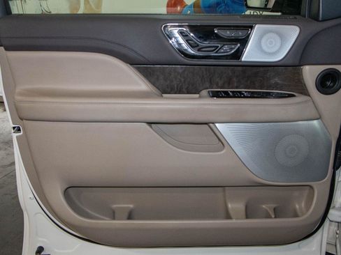 Used 2024 Lincoln Navigator Reserve AWD/4WD image 11