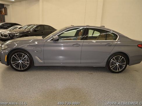 Used 2022 BMW 530e w/ Premium Package image 3