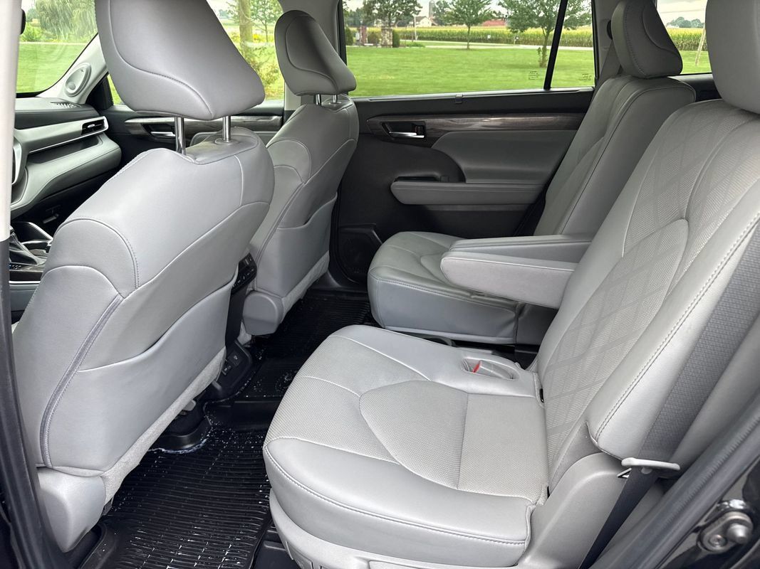 Used 2022 Toyota Highlander Platinum AWD/4WD image 11
