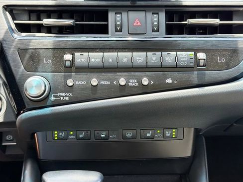 Used 2024 Lexus ES 300h w/ Technology Package FWD image 34