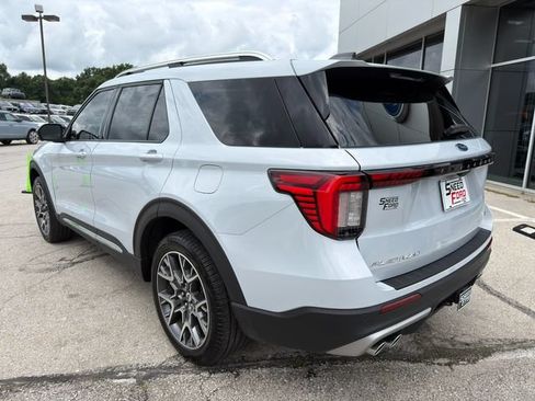 Used 2025 Ford Explorer Platinum w/ Ultimate Package AWD/4WD image 5