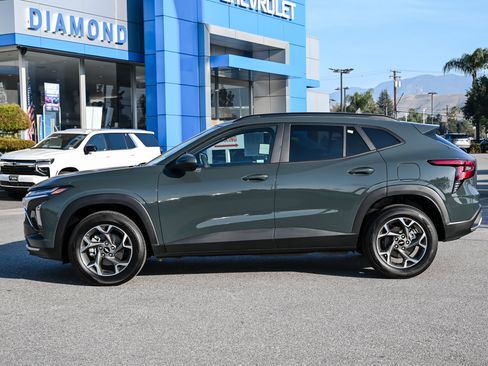 Used 2025 Chevrolet Trax LT image 7