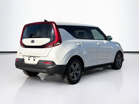 Used 2021 Kia Soul LX image 3