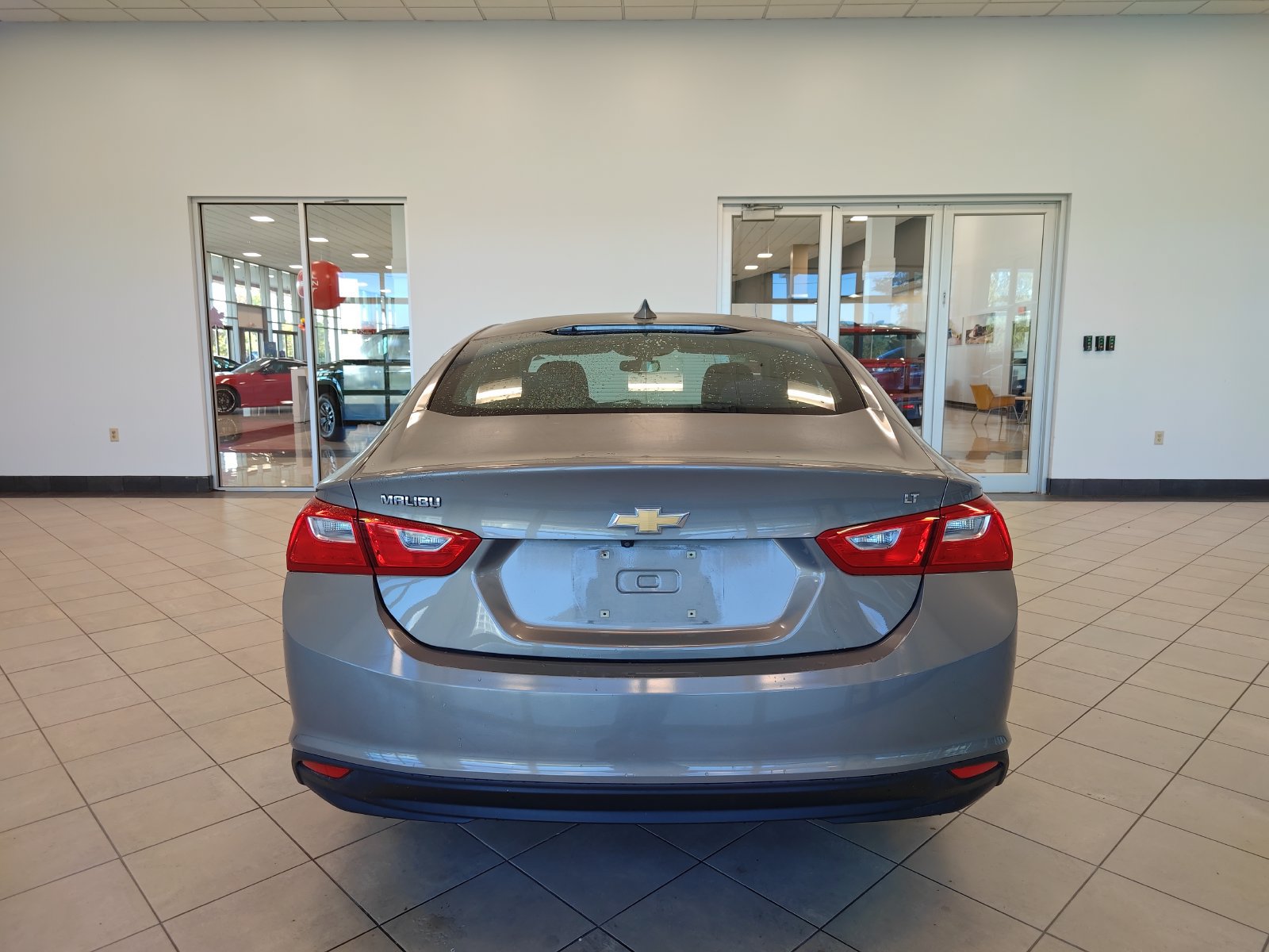 Used 2017 Chevrolet Malibu LT FWD image 4