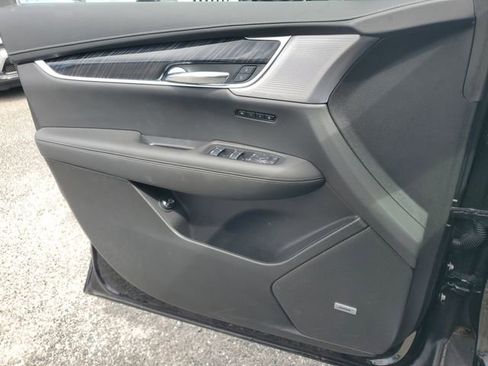 Used 2025 Cadillac XT6 Premium Luxury image 22