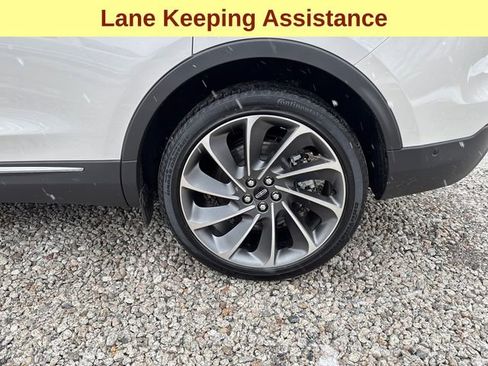 Used 2022 Lincoln Nautilus Reserve w/ Equipment Group 201A image 9