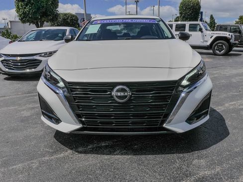 Used 2025 Nissan Altima 2.5 SV FWD image 2