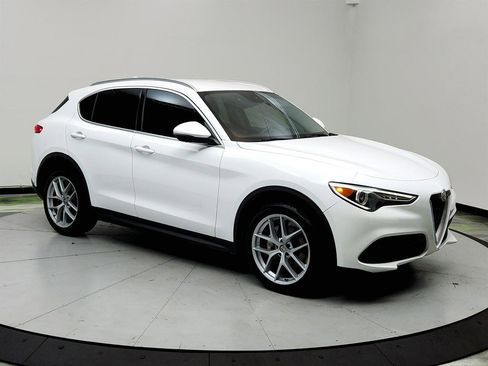 Used 2019 Alfa Romeo Stelvio AWD image 3