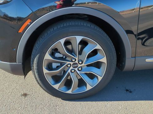 Used 2022 Lincoln Nautilus Reserve image 11