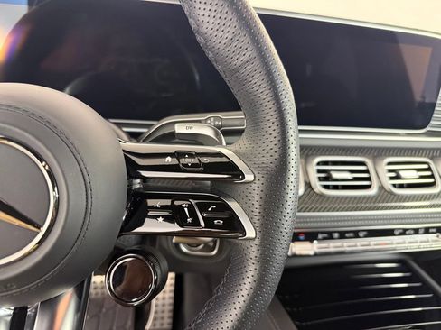 Used 2025 Mercedes-Benz GLS 63 AMG 4MATIC image 27