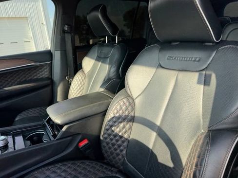 Used 2024 Jeep Grand Cherokee L Summit AWD/4WD image 19