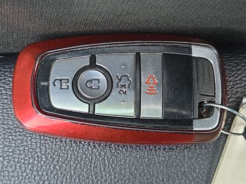 Used 2017 Ford Fusion SE w/ Fusion SE Technology Package image 34