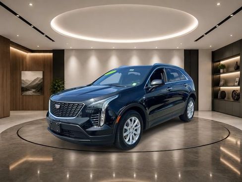 Certified 2023 Cadillac XT4 Luxury w/ Cold Weather Package AWD/4WD image 2