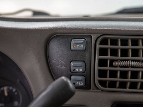 Used 2002 Chevrolet S10 Pickup LS w/ LS Preferred Equipment Group image 23