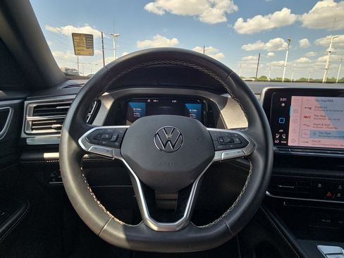 Used 2024 Volkswagen Atlas Cross Sport SE FWD image 17